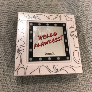 Benefit hello flawless powder foundation
